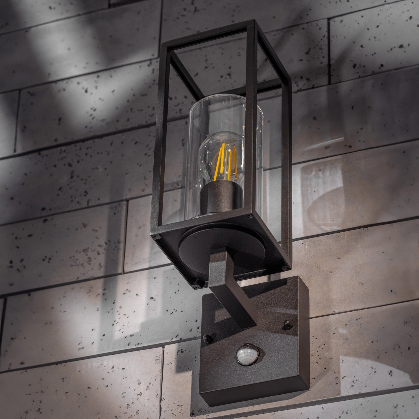 If you’re looking for a modern take on a traditional outdoor wall light, this black lantern wall light with clear diffuser is perfect for adding style and protection for your home. This classic design with a contemporary twist, styled with a metal lantern shape and fitted with a cylinder diffuser that allows the light to shine effectively