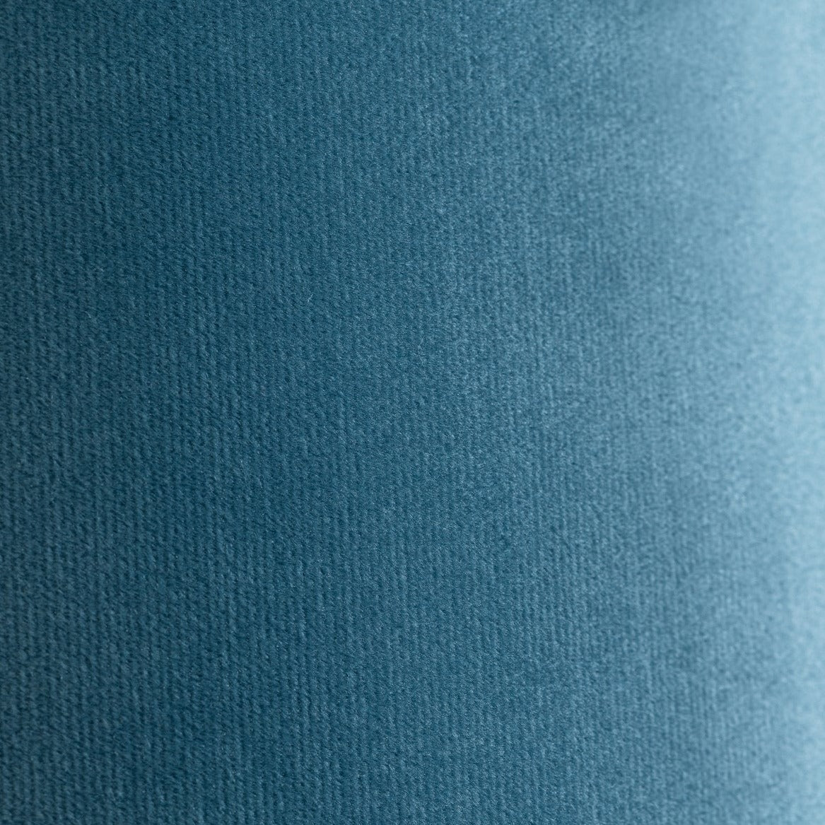 Our Nila velvet shade is sophisticated in appearance and we have designed the shade to suit a range of interiors. Easy to fit, it’s crafted from high-quality velvet on the outer and has a reflective silver metallic inner. It's made to fit both a ceiling light or lamp base.