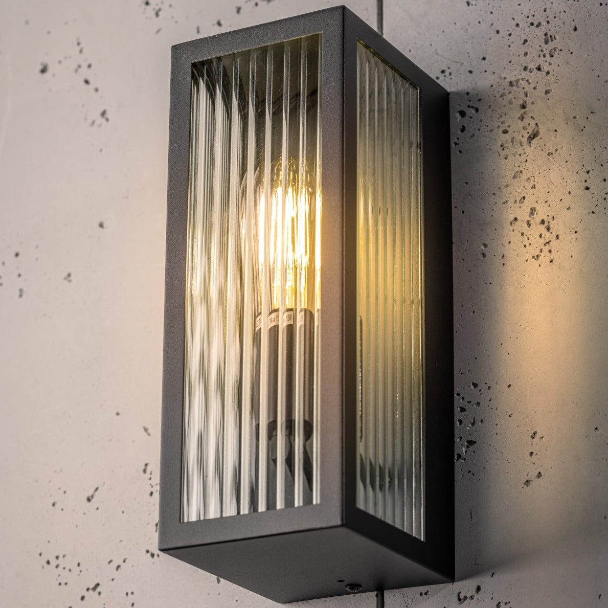 If you’re looking for a modern take on a traditional outdoor wall light, this modern bevelled glass rectangle wall light is perfect for adding style and protection for your home. This classic wall light is designed with a contemporary twist, styled with a rectangle shape and fitted with glass bevelled windows that allow the light to shine effectively.