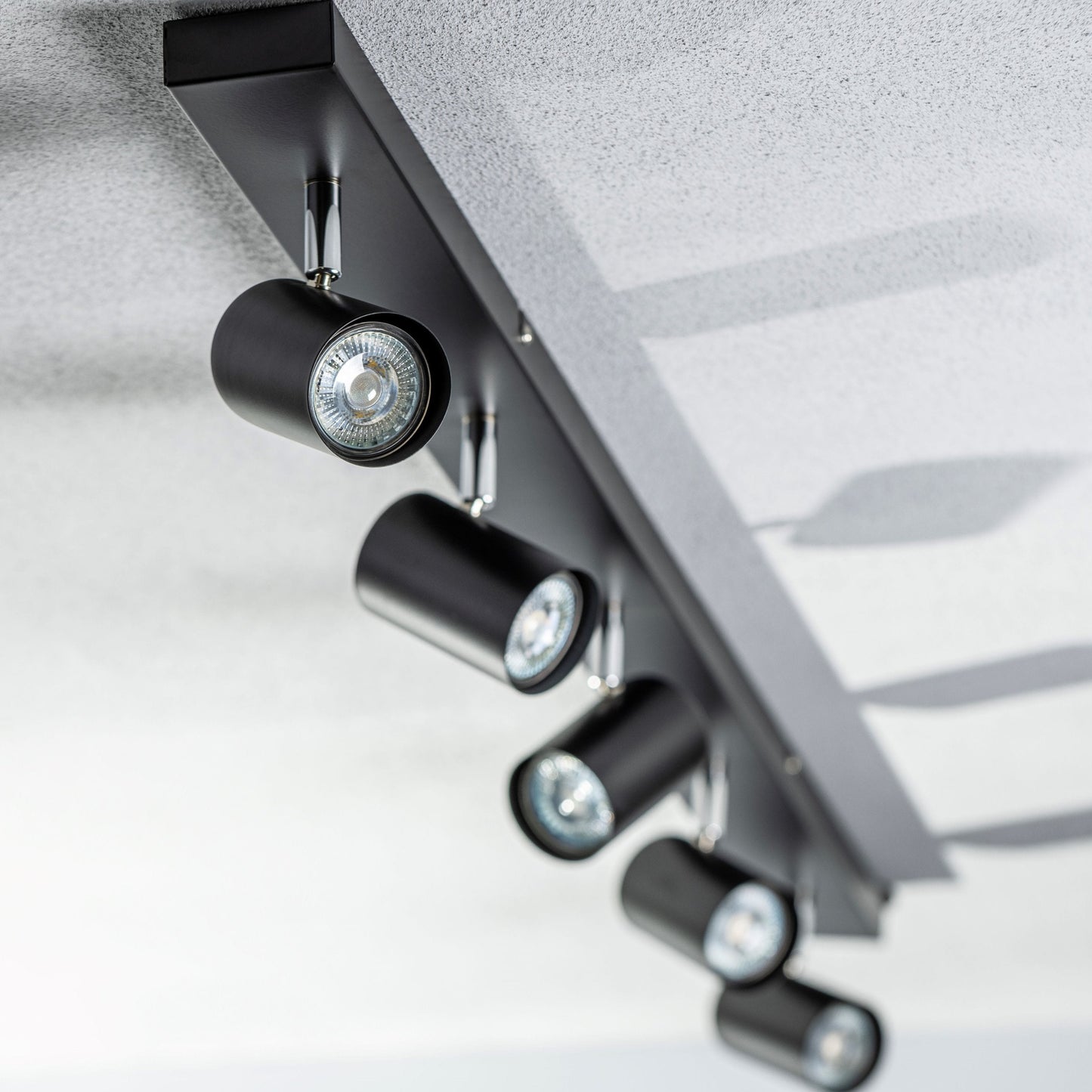 Add an industrial style to your home with the VENETO spotlight light finished in white. The lamp is also ideal for task lighting due to the adjustable heads providing a focused beam. The simplistic design of this light fitting makes it suitable for all interior styles.