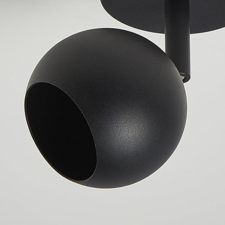 Nieve's elegant and stylish finish makes it the ideal addition to any room. It will look perfect in both traditional and modern environments. It has an adjustable head so you can set the spot light according to your preferences. For longevity and durability, the lamp is constructed of aluminium that has been painted black.