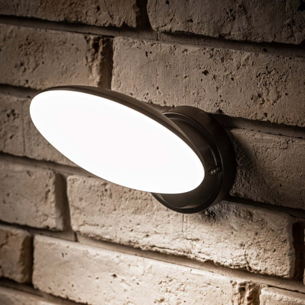 Our EZRA black plastic ABS plastic outdoor wall mounted round outdoor light with built in LED's would look perfect in a modern or more traditional home design. It is designed for durability and longevity with its robust material producing a fully weatherproof and water resistant light fitting.
