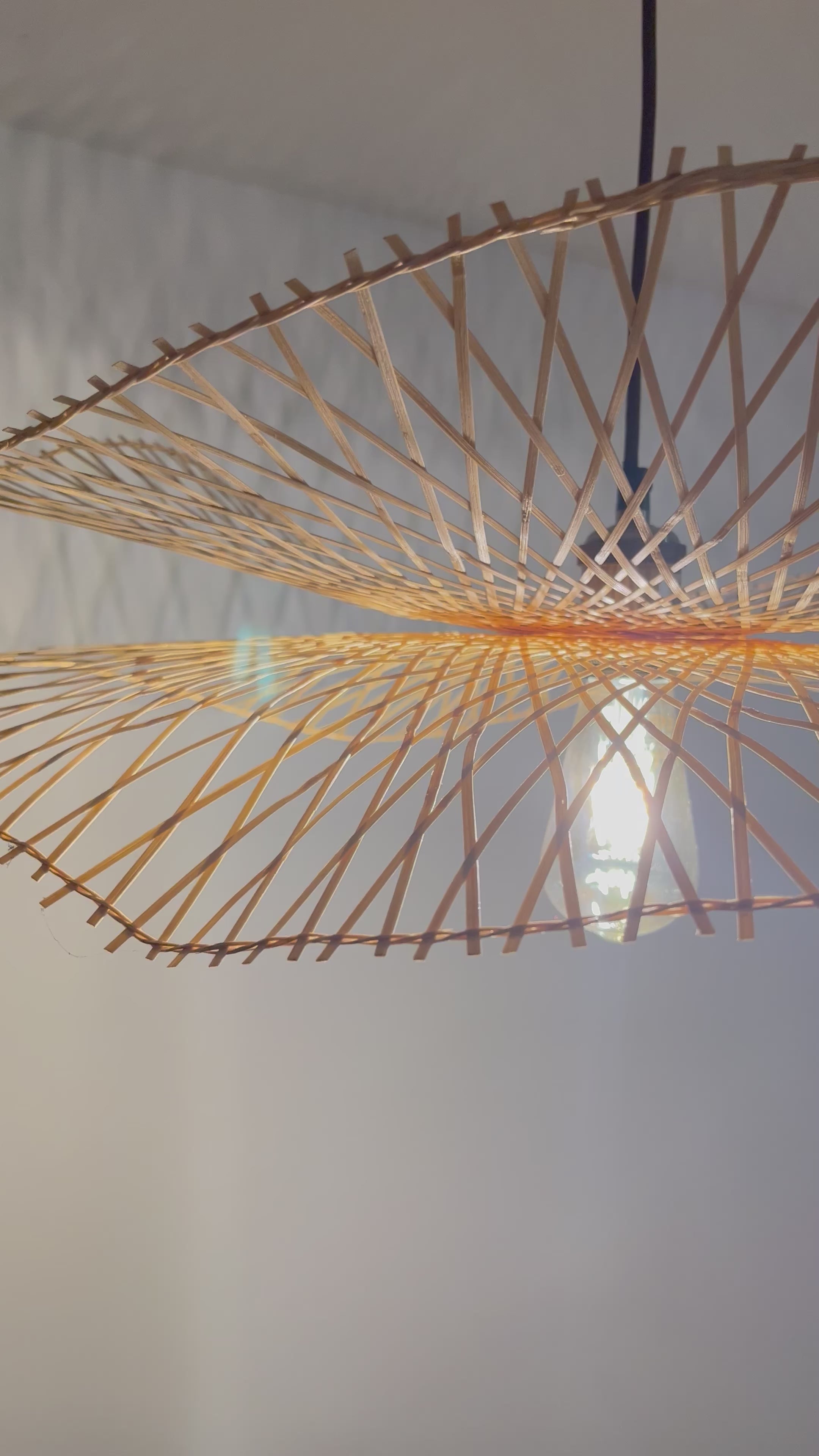 Load video: Ceiling lamps usually show personality and character in rooms. If you are looking to add a natural and fresh touch to your room, our Tulul Bamboo Lamp Shade is the ideal complement. Tulul presents an elegant and original design in a natural style with a lampshade made of bamboo, a material that is increasingly used in homes, integrating the eco-friendly philosophy
