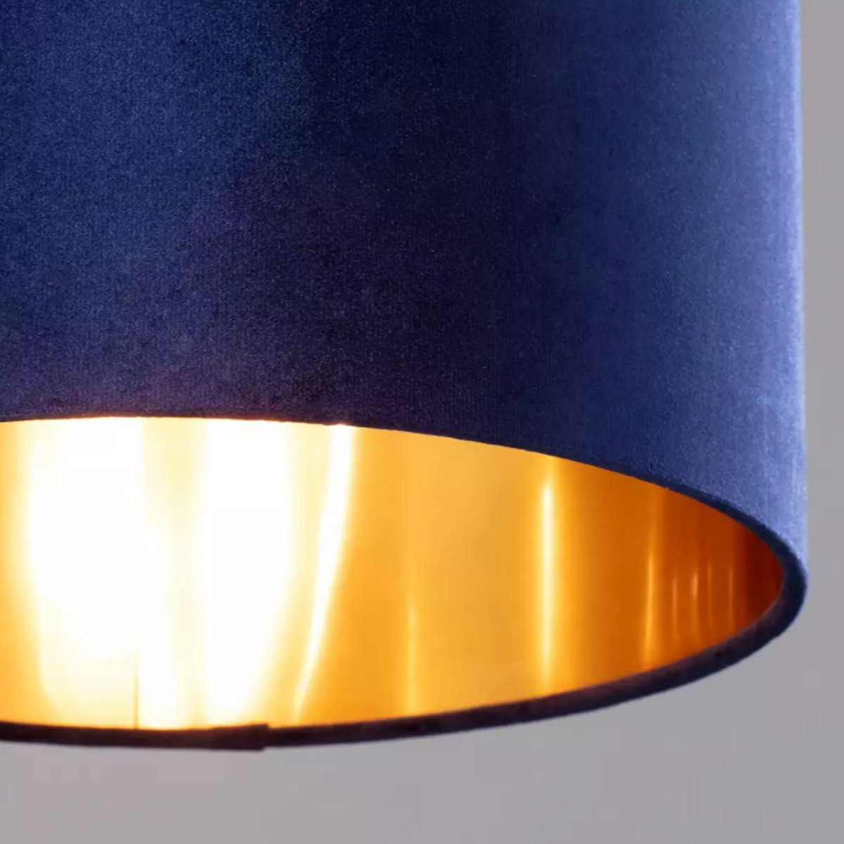 Our Nila velvet shade is sophisticated in appearance and we have designed the shade to suit a range of interiors. Easy to fit, it’s crafted from high-quality velvet on the outer and has a reflective gold metallic inner. It's made to fit both a ceiling light or lamp base.