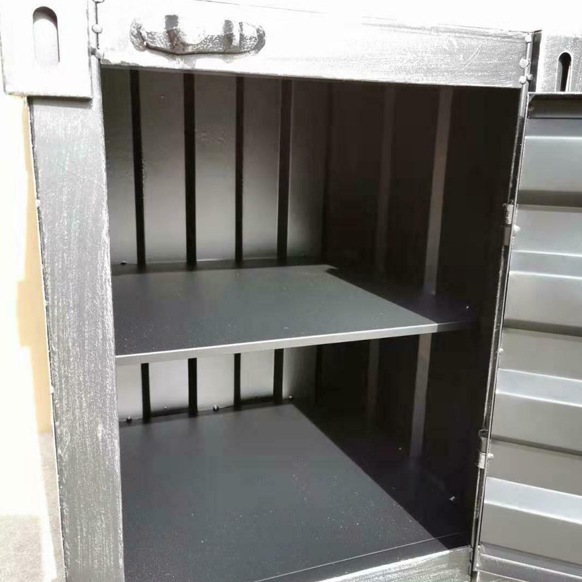 Add character to your living room, with the retro industrial shipping container end table. Comes in a choice of colours with the highest of quality finishes.  Whether it is a subtle dark or vibrant bright style this is sure to be a focal point in your room. Cleverly designed with shelving and a functional locking system, it can be used as storage as well as a side table, occasional table, office storage unit or even a bedside table.