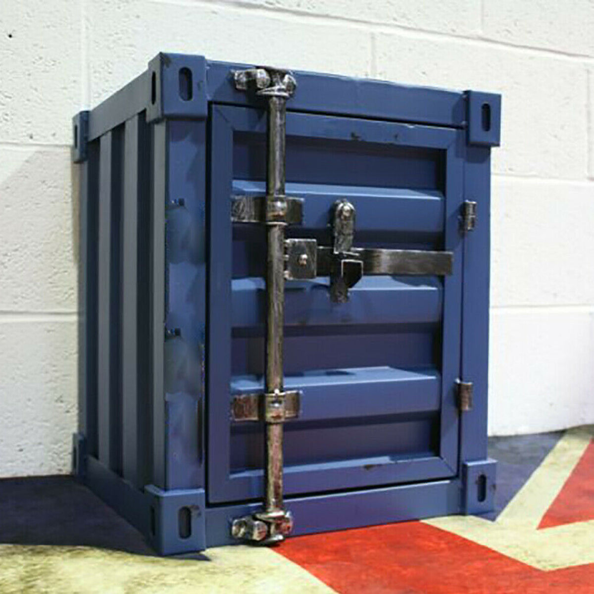 Add character to your living room, with the retro industrial shipping container end table. Comes in a choice of colours with the highest of quality finishes.  Whether it is a subtle dark or vibrant bright style this is sure to be a focal point in your room. Cleverly designed with shelving and a functional locking system, it can be used as storage as well as a side table, occasional table, office storage unit or even a bedside table.