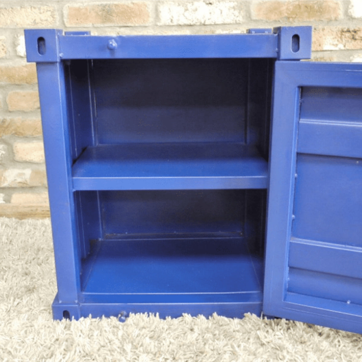 Retro Industrial Style Mini Shipping Container Side Table With Lockable Handle