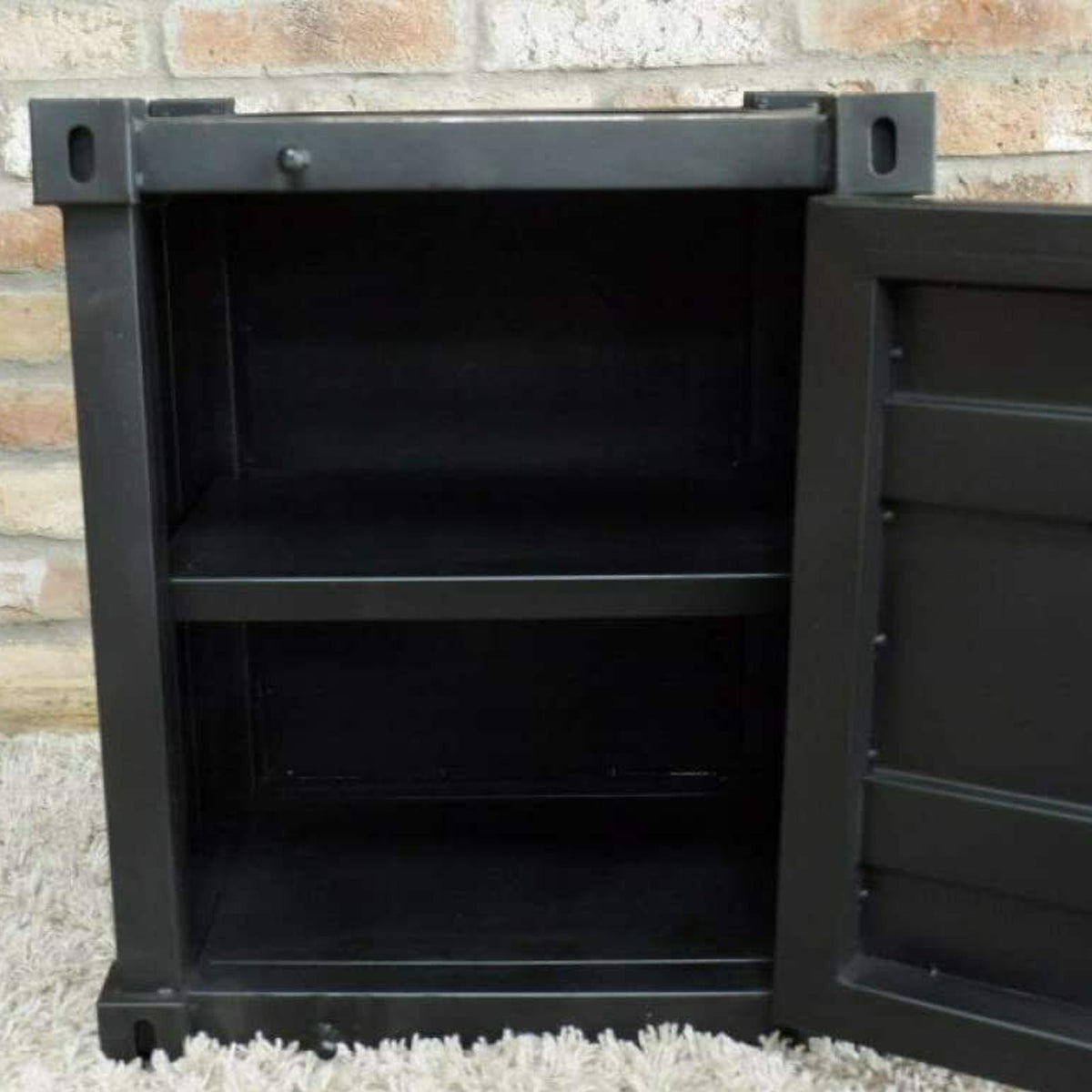 Add character to your living room, with the retro industrial shipping container end table. Comes in a choice of colours with the highest of quality finishes.  Whether it is a subtle dark or vibrant bright style this is sure to be a focal point in your room. Cleverly designed with shelving and a functional locking system, it can be used as storage as well as a side table, occasional table, office storage unit or even a bedside table.