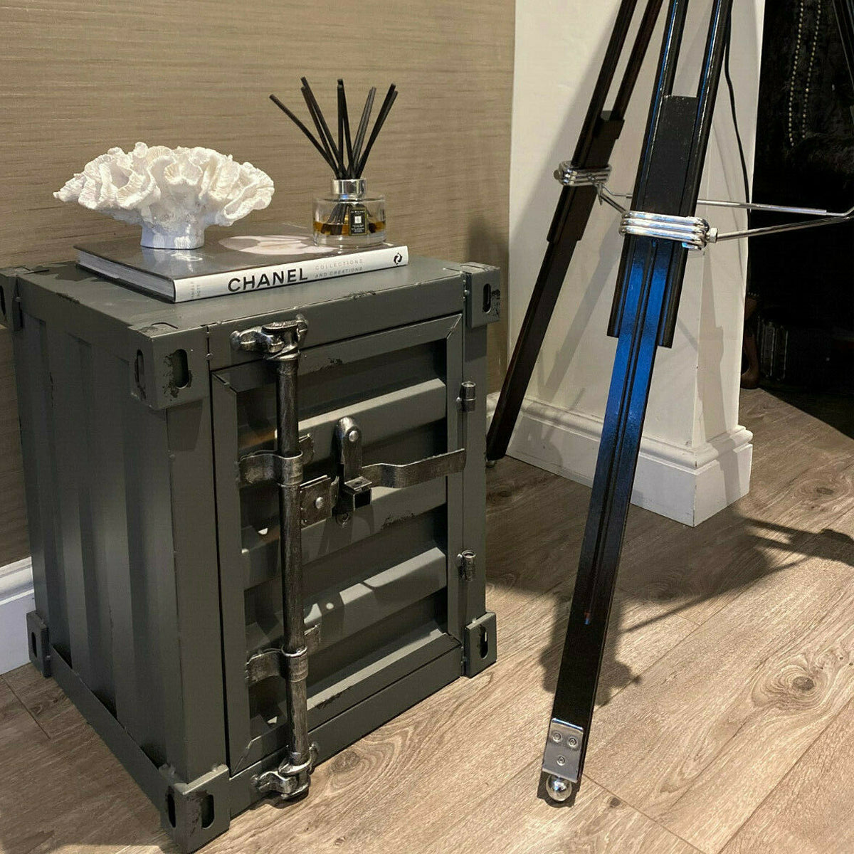 Add character to your living room, with the retro industrial shipping container end table. Comes in a choice of colours with the highest of quality finishes.  Whether it is a subtle dark or vibrant bright style this is sure to be a focal point in your room. Cleverly designed with shelving and a functional locking system, it can be used as storage as well as a side table, occasional table, office storage unit or even a bedside table.