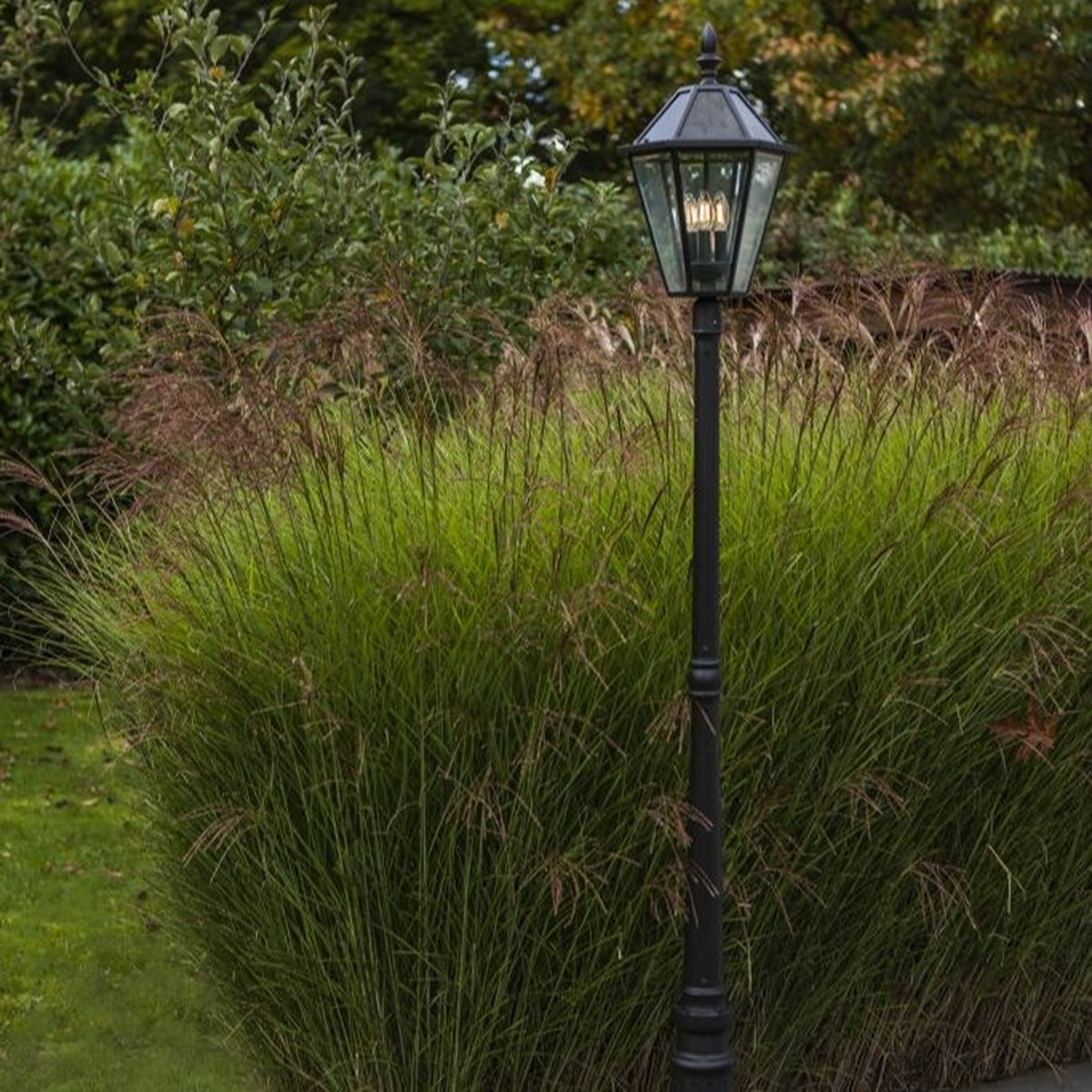 CGC LONDON 2.3 Metre Extra Tall Black Victorian Style LED Solar Post Light