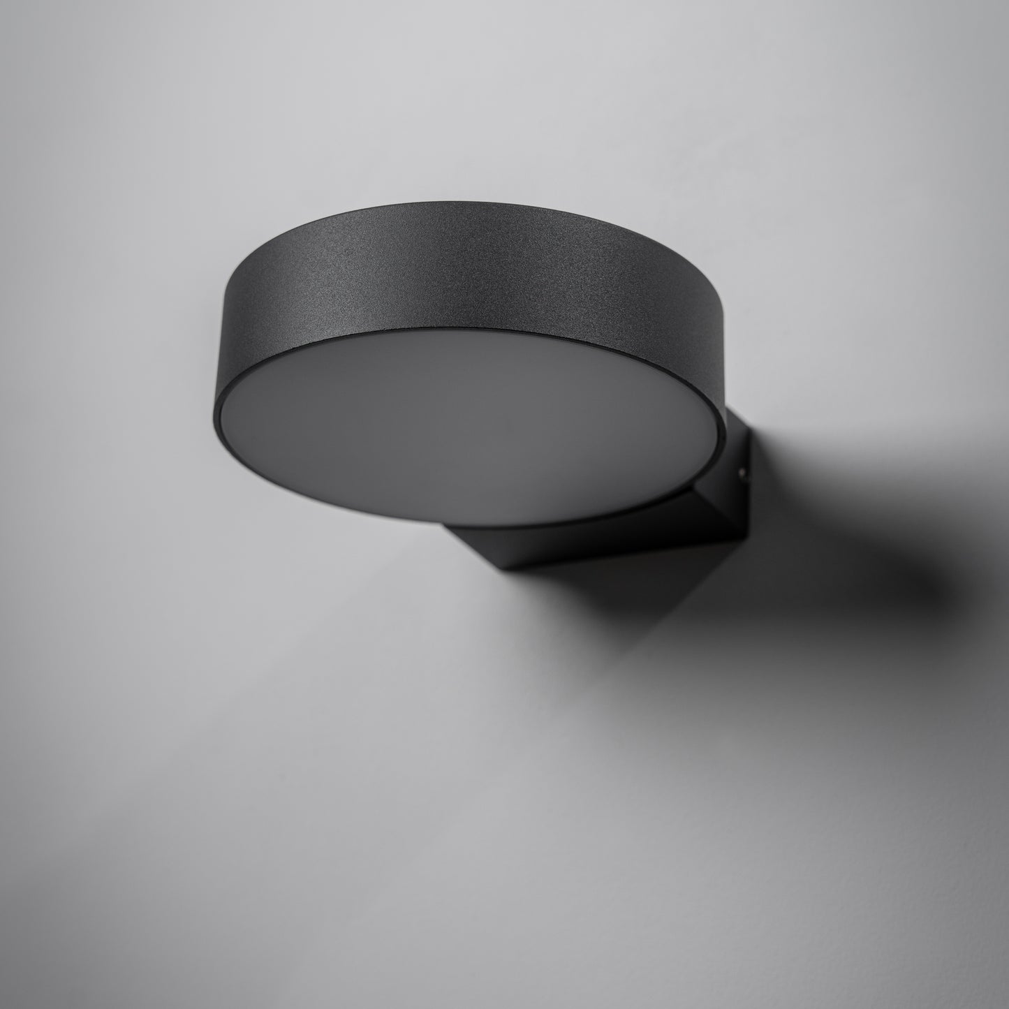 Our Darcy anthracite grey die cast aluminium wall mounted round outdoor light with built in LED's would look perfect in a modern or more traditional home design. Comes with an adjustable head to allow you to angle the light output to your desired look.