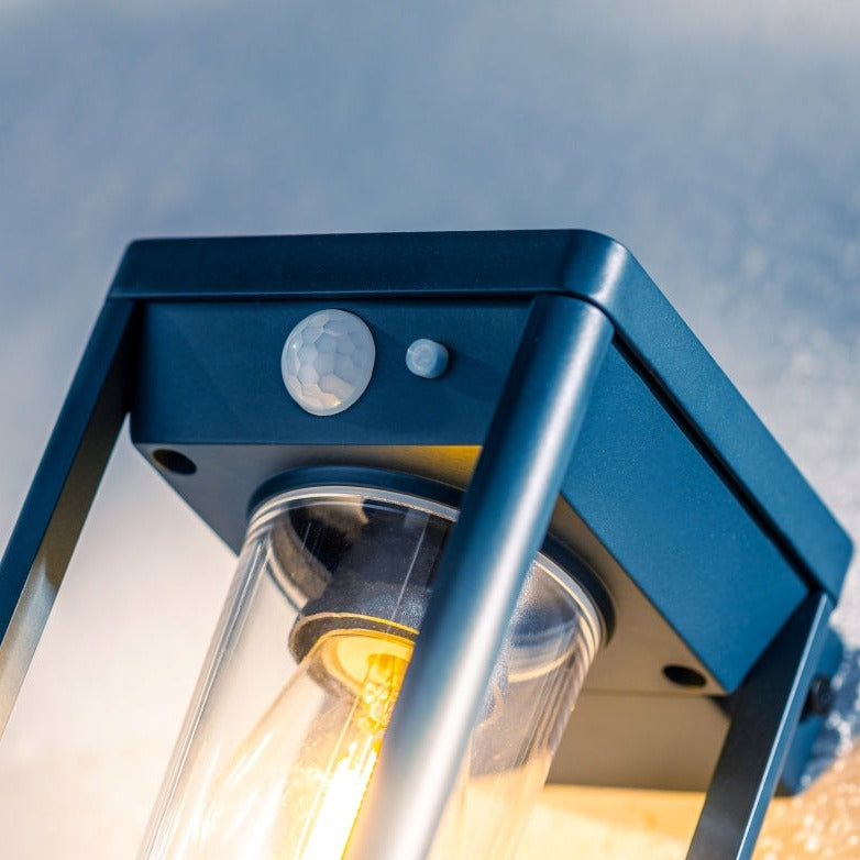 Create an aesthetically pleasing lighting system around your home with our Mase solar lantern light for your walls. This product is featured as an elegant and traditional lantern wall light design, constructed from anthracite grey die cast aluminium and fitted with clear polycarbonate cylinder diffuser