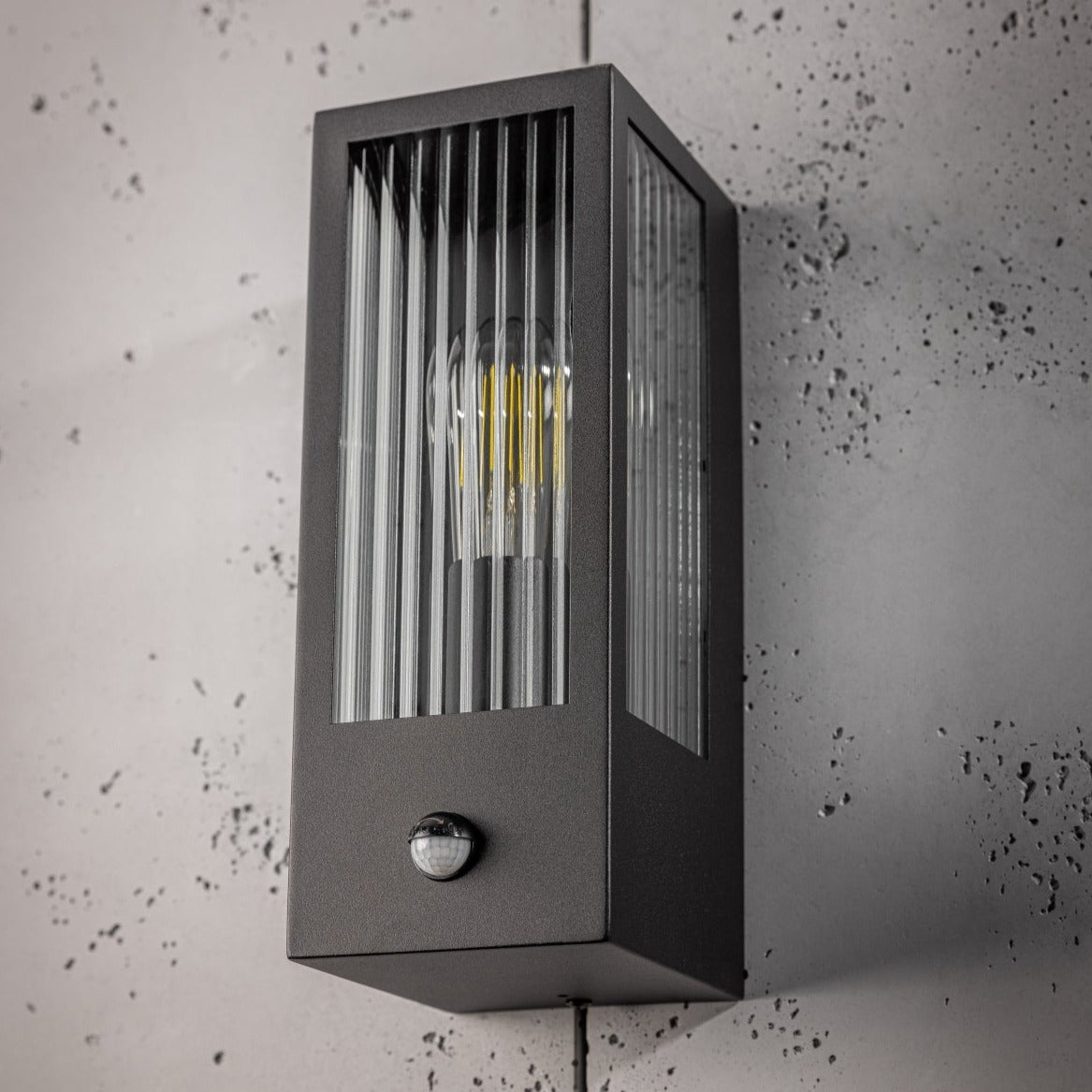 If you’re looking for a modern take on a traditional outdoor wall light, this modern bevelled glass rectangle wall light is perfect for adding style and protection for your home. This classic wall light is designed with a contemporary twist, styled with a rectangle shape and fitted with glass bevelled windows that allow the light to shine effectively. Integrated PIR Motion Sensor.