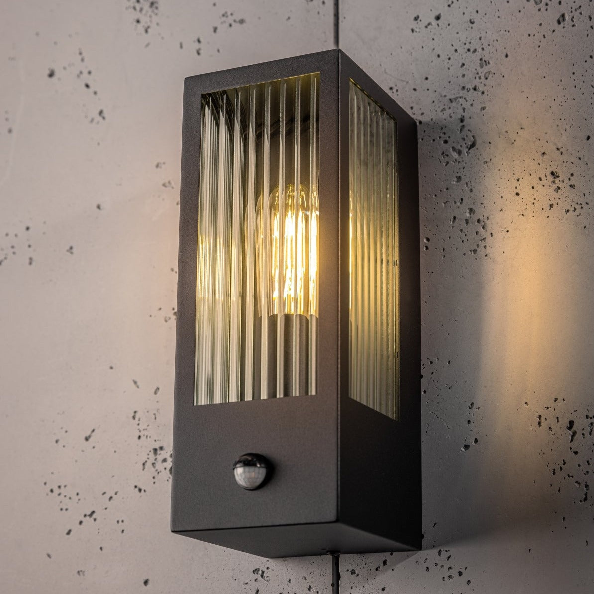 If you’re looking for a modern take on a traditional outdoor wall light, this modern bevelled glass rectangle wall light is perfect for adding style and protection for your home. This classic wall light is designed with a contemporary twist, styled with a rectangle shape and fitted with glass bevelled windows that allow the light to shine effectively. Integrated PIR Motion Sensor.
