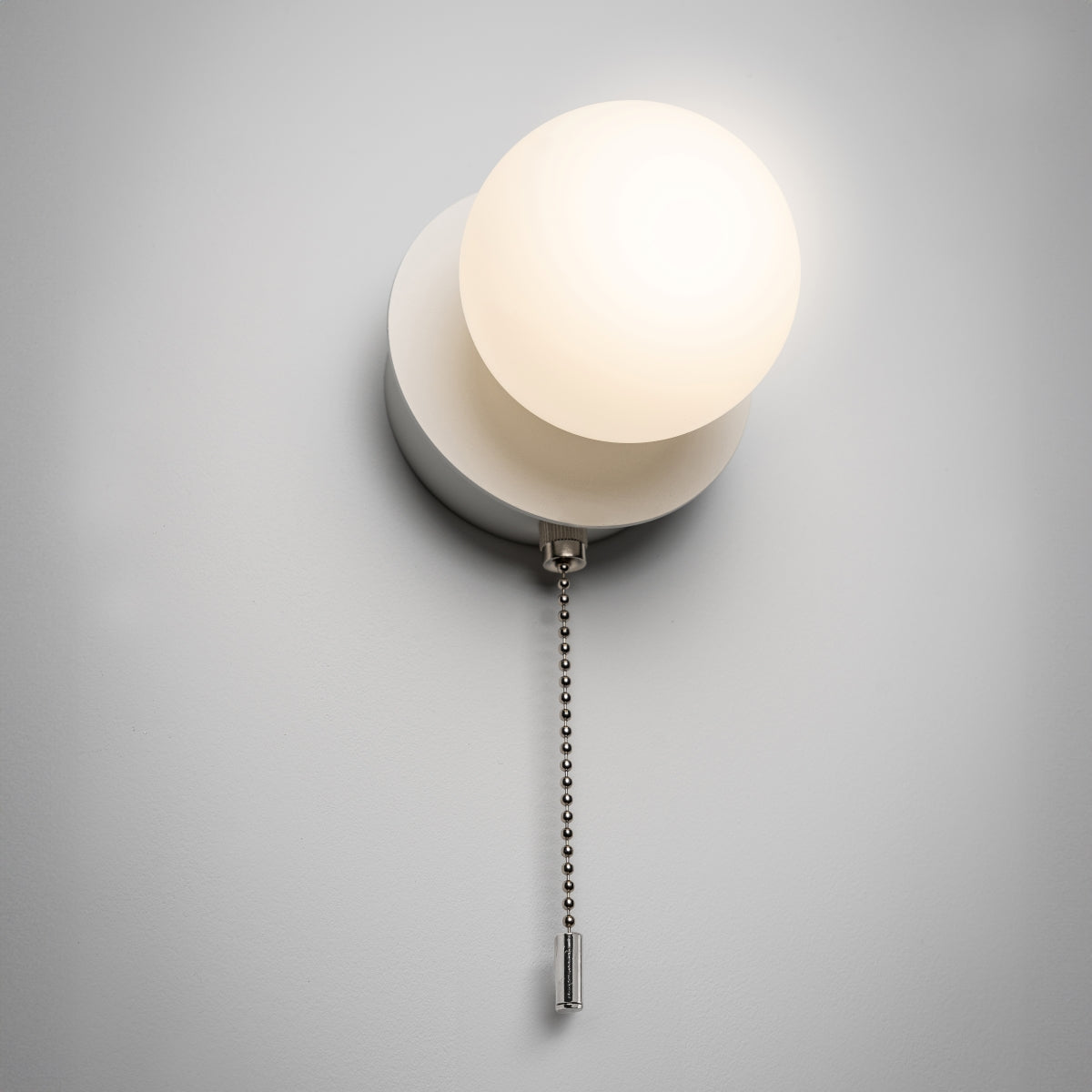 Macie's elegant and stylish finish makes it the ideal addition to any room. It will look perfect in both traditional and modern environments. The beauty of this wall light means you can install it on any wall without the requirement of expensive electrician fees and mains installation.