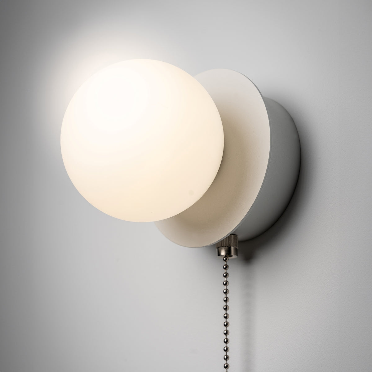 Macie's elegant and stylish finish makes it the ideal addition to any room. It will look perfect in both traditional and modern environments. The beauty of this wall light means you can install it on any wall without the requirement of expensive electrician fees and mains installation.