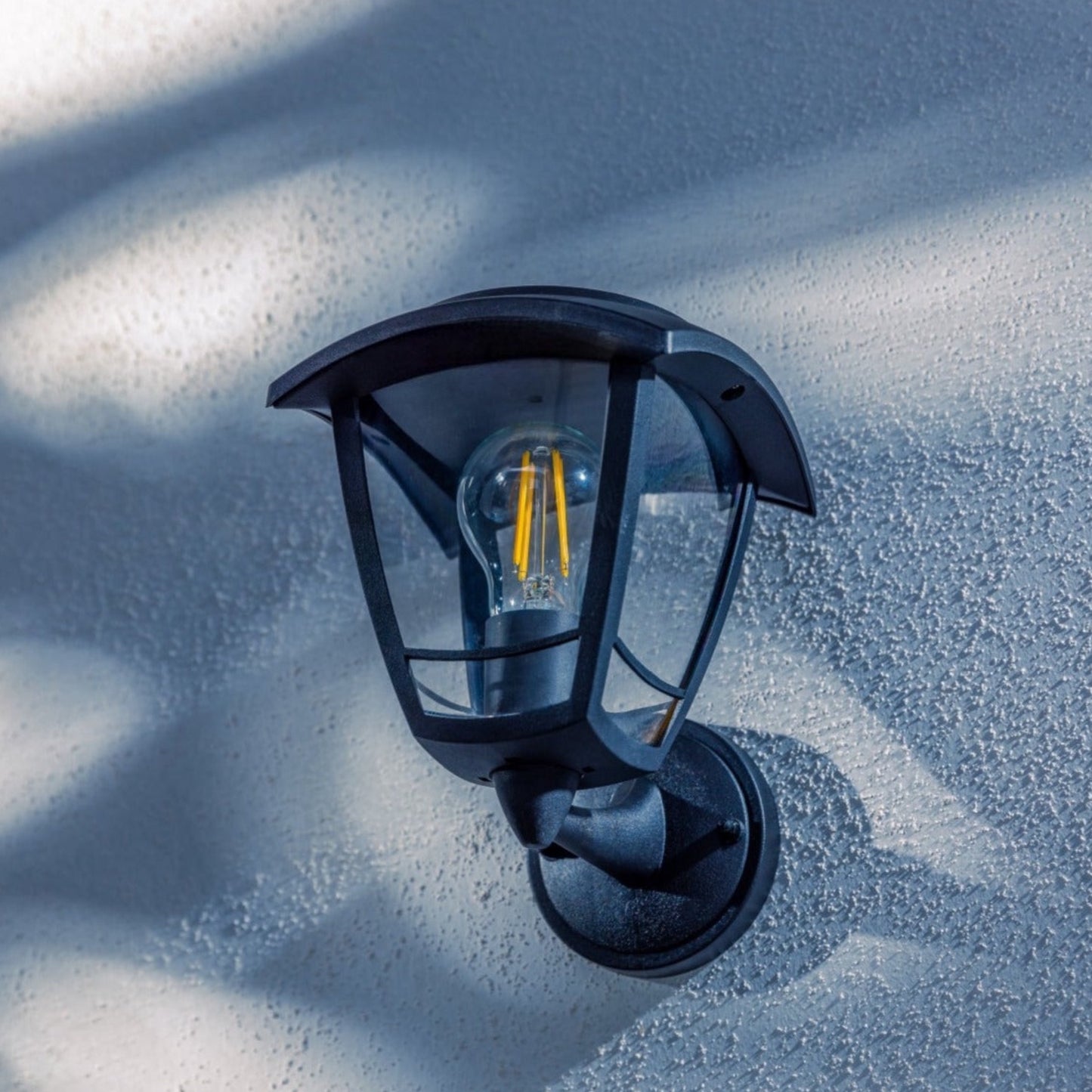 Create an aesthetically pleasing lighting system around your home with our Lara solar lantern light for your walls. This product is featured as an elegant and traditional lantern wall light design, constructed from black polycarbonate and fitted with clear polycarbonate diffusers.