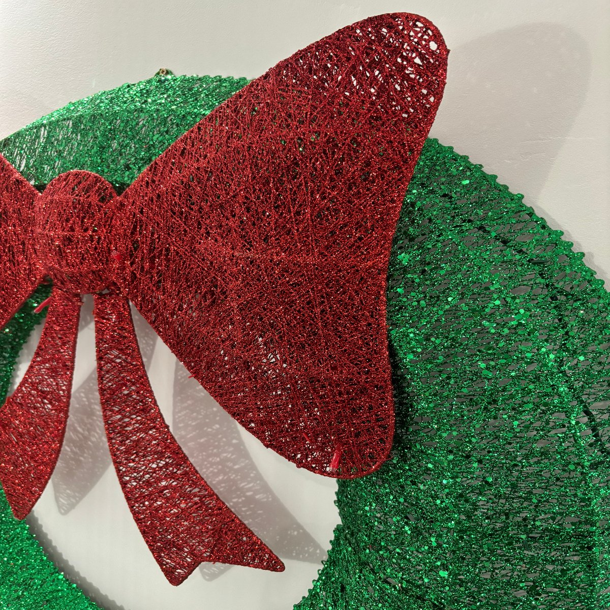 Extra Large 90cm Luxury LED Glitter Green With Red Bow LED Christmas Wreath