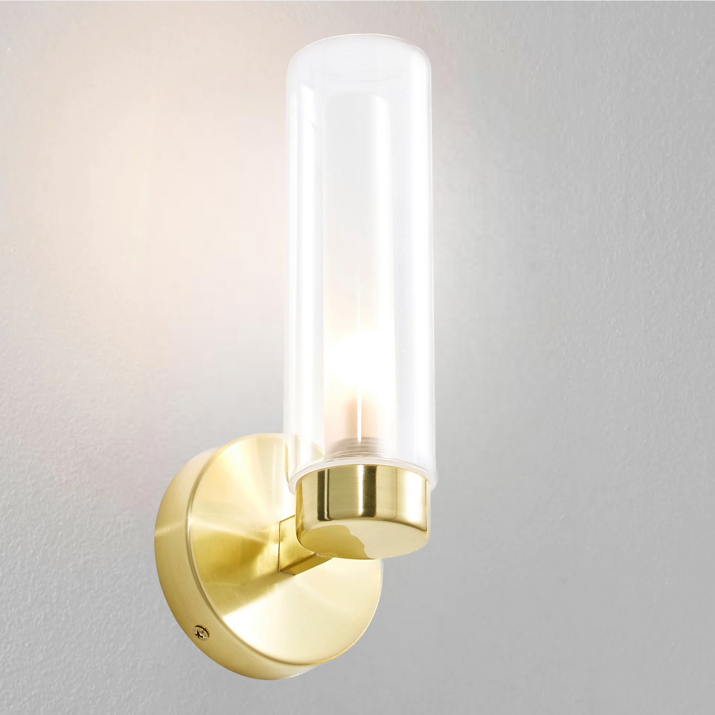 Our Nada satin brass wall light with clear glass diffuser adds a touch of opulence and luxury to the walls of your home. The modern light fitting would look perfect fitted next to a mirror, on corridors or hallways, bedside and living rooms, and as a bonus to this light the IP44 protection makes it suitable for all bathrooms.