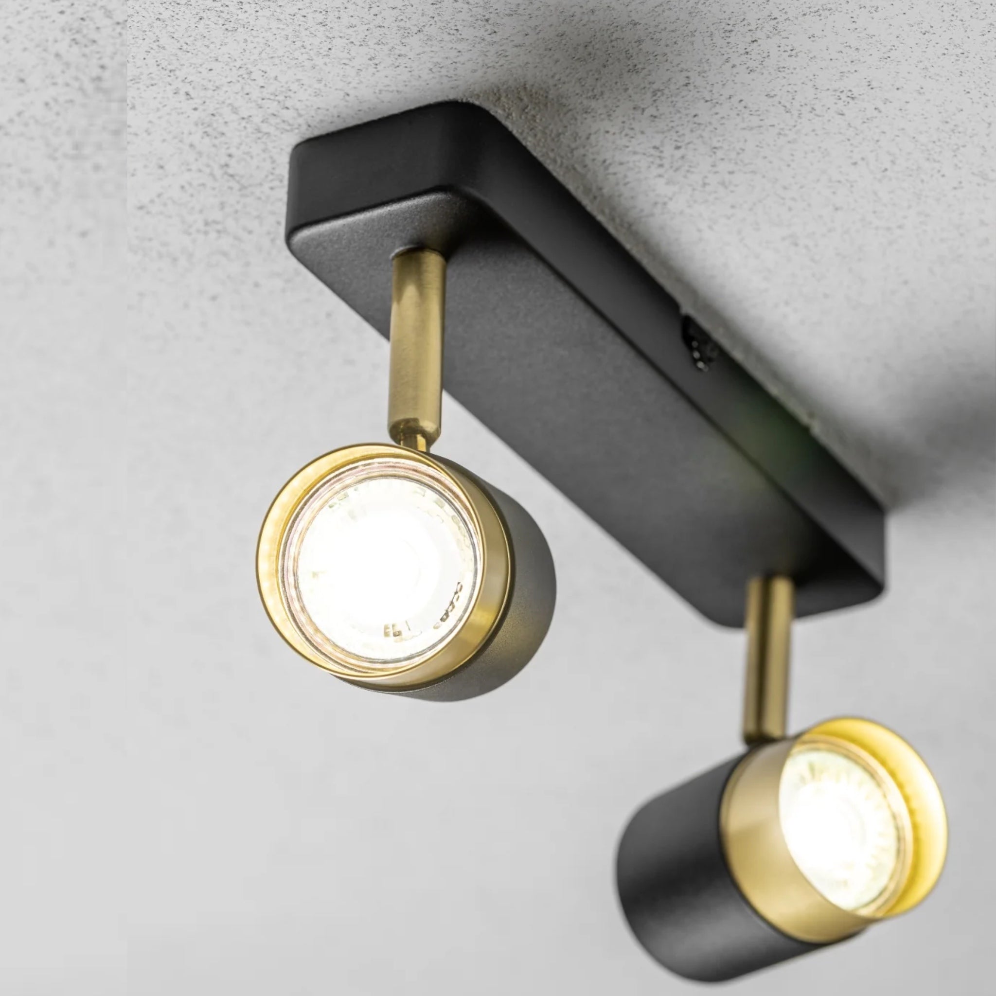 Orio's elegant and stylish finish makes it the ideal accent to any room. It will look perfect in both traditional and modern environments. It has adjustable heads so you can set the spot lights according to your preferences. For longevity and durability, the lamp is constructed of aluminium that has been powder coated. It has an IP20 level of protection, making it touch and dust resistant. Intended for internal use.