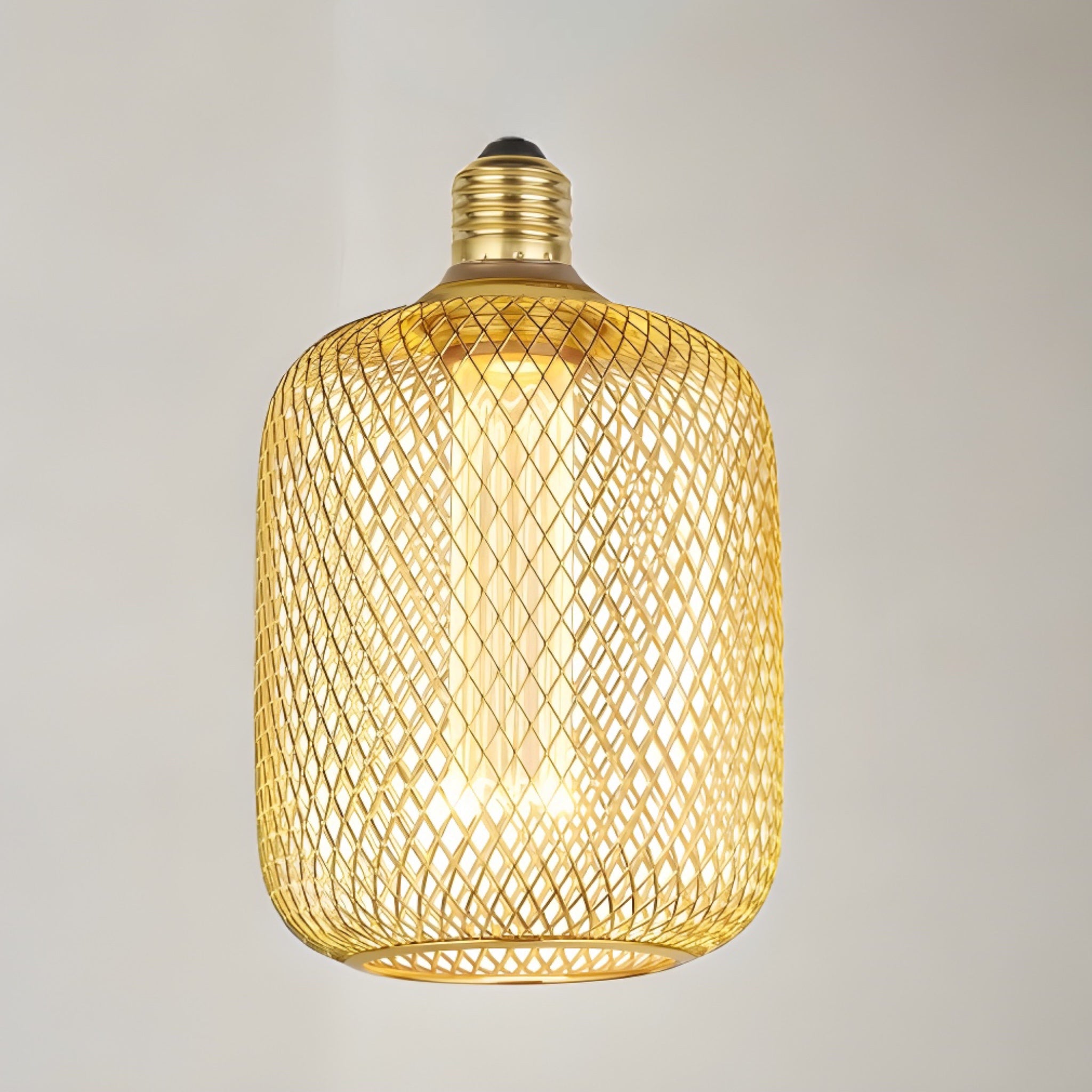 Our decorative gold mesh E27 LED drum bulb provides a unique aesthetic, blending seamlessly into many decors. Made from gold wire mesh in drum cross hatch pattern giving this bulb a real industrial feel. This energy-saving bulb is perfect for exposed lighting designs fits any standard E27 lamp holder.