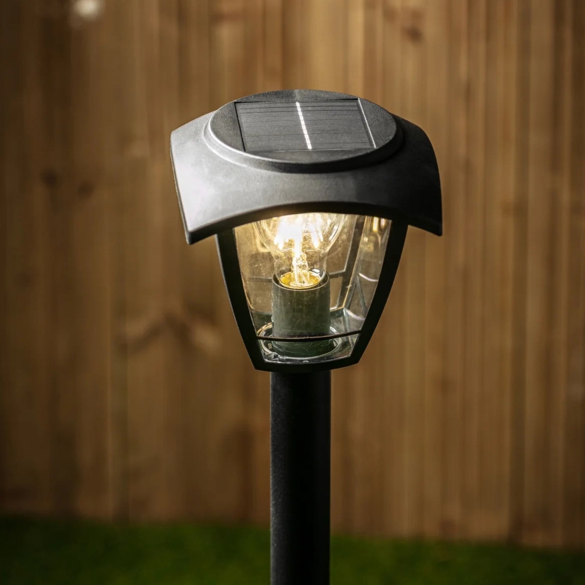 Our Lara black solar outdoor post light would look perfect in a modern or more traditional home design. Outside post lights can provide atmospheric light in your garden, at the front door or on the terrace as well as a great security solution. It is designed for durability and longevity with its robust polycarbonate material producing a fully weatherproof and water resistant light.