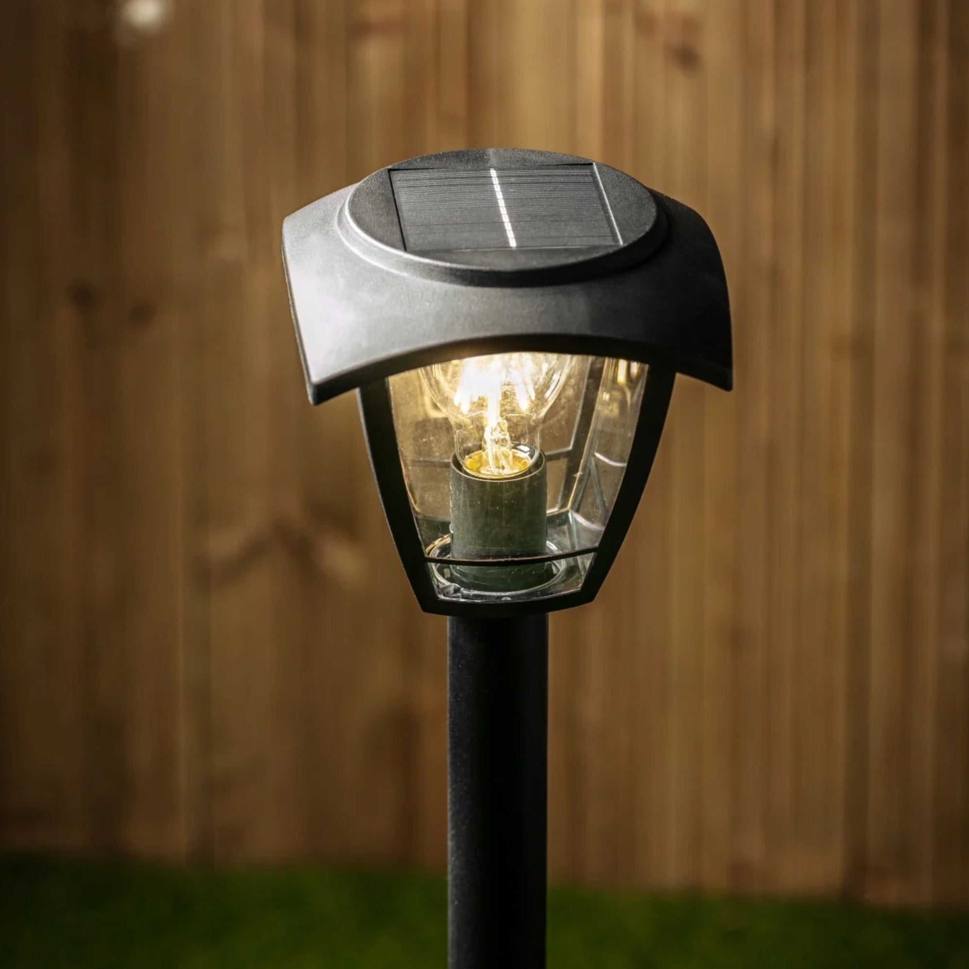 Our Lara black solar outdoor post light would look perfect in a modern or more traditional home design. Outside post lights can provide atmospheric light in your garden, at the front door or on the terrace as well as a great security solution. It is designed for durability and longevity with its robust polycarbonate material producing a fully weatherproof and water resistant light.