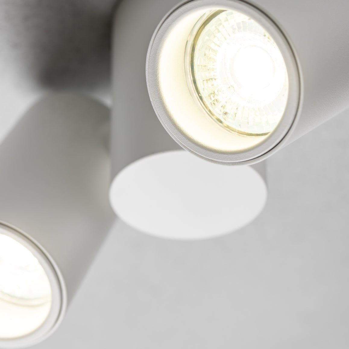 Lup's elegant and stylish finish makes it the ideal accent to any room. It will look perfect in both traditional and modern environments. It has adjustable heads so you can set the spot lights according to your preferences. For longevity and durability, the lamp is constructed of aluminium that has been powder coated.