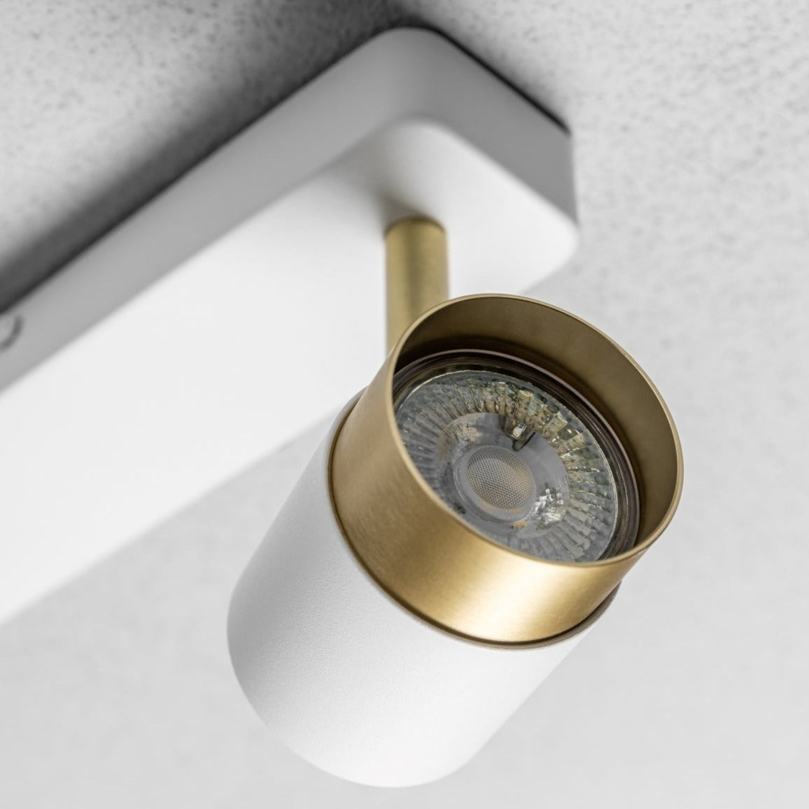 Orio's elegant and stylish finish makes it the ideal accent to any room. It will look perfect in both traditional and modern environments. It has adjustable heads so you can set the spot lights according to your preferences. For longevity and durability, the lamp is constructed of aluminium that has been powder coated. It has an IP20 level of protection, making it touch and dust resistant. Intended for internal use.