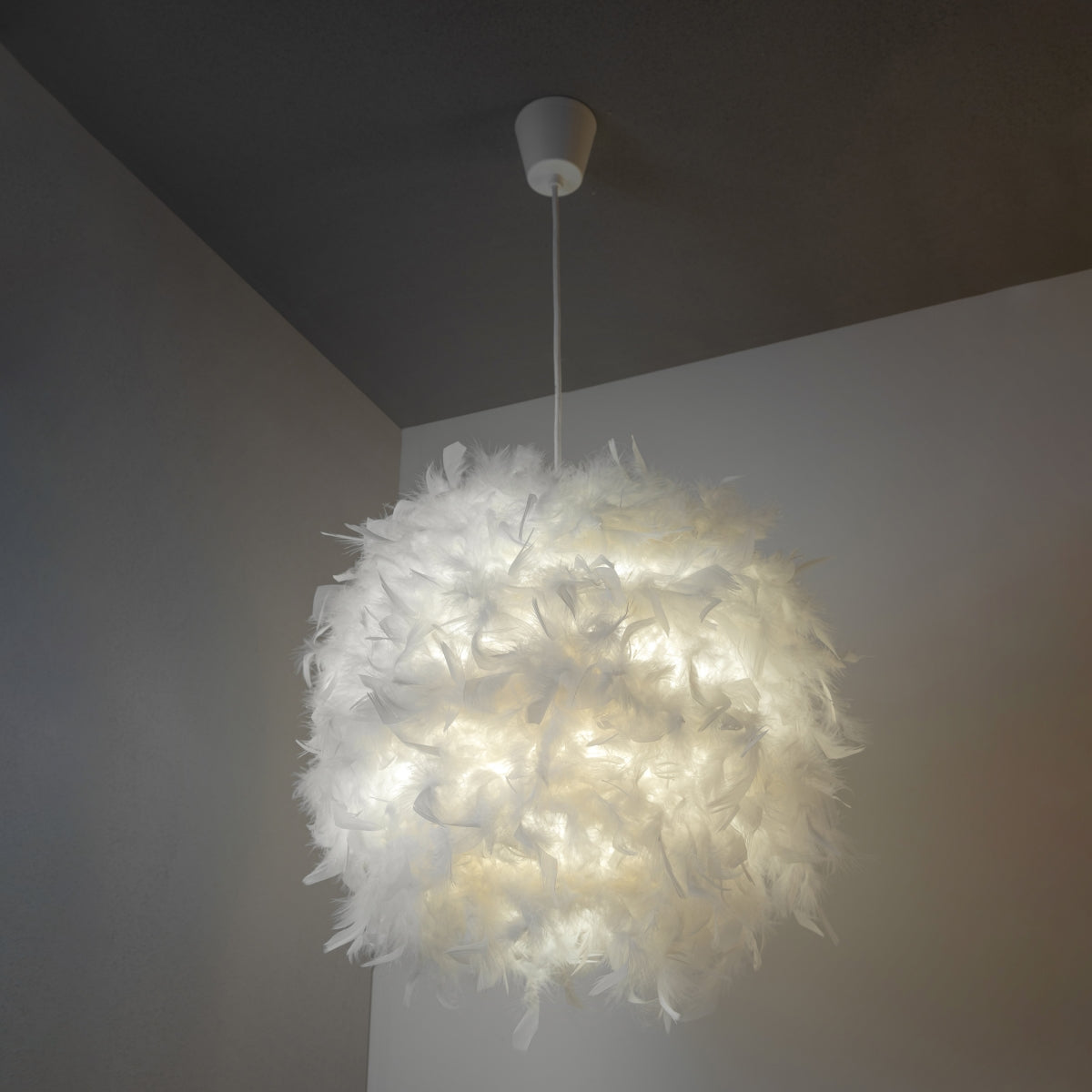 Our Rio easy fit white feather lamp shade is constructed from delicate feathers in a large round shape. This beautiful shade is perfect for adding a touch of fun and elegance to your room. Can be used as either a table lamp shade or a ceiling shade.