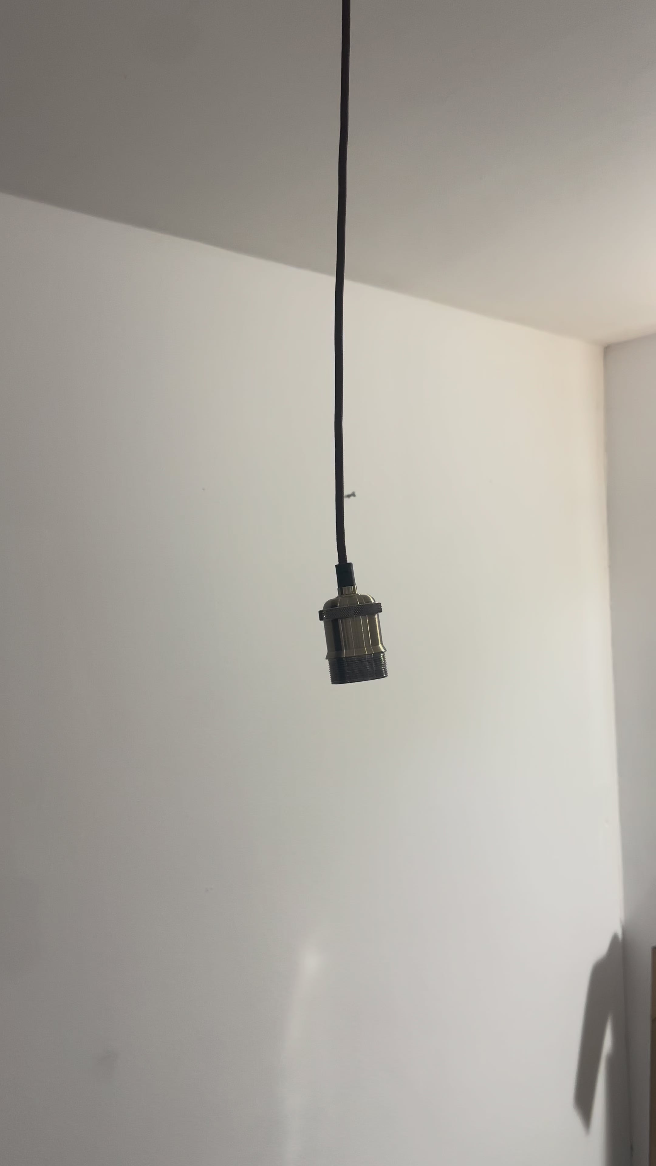 Load video: CGC Flora 64cm Cream Floppy Fabric Lampshade