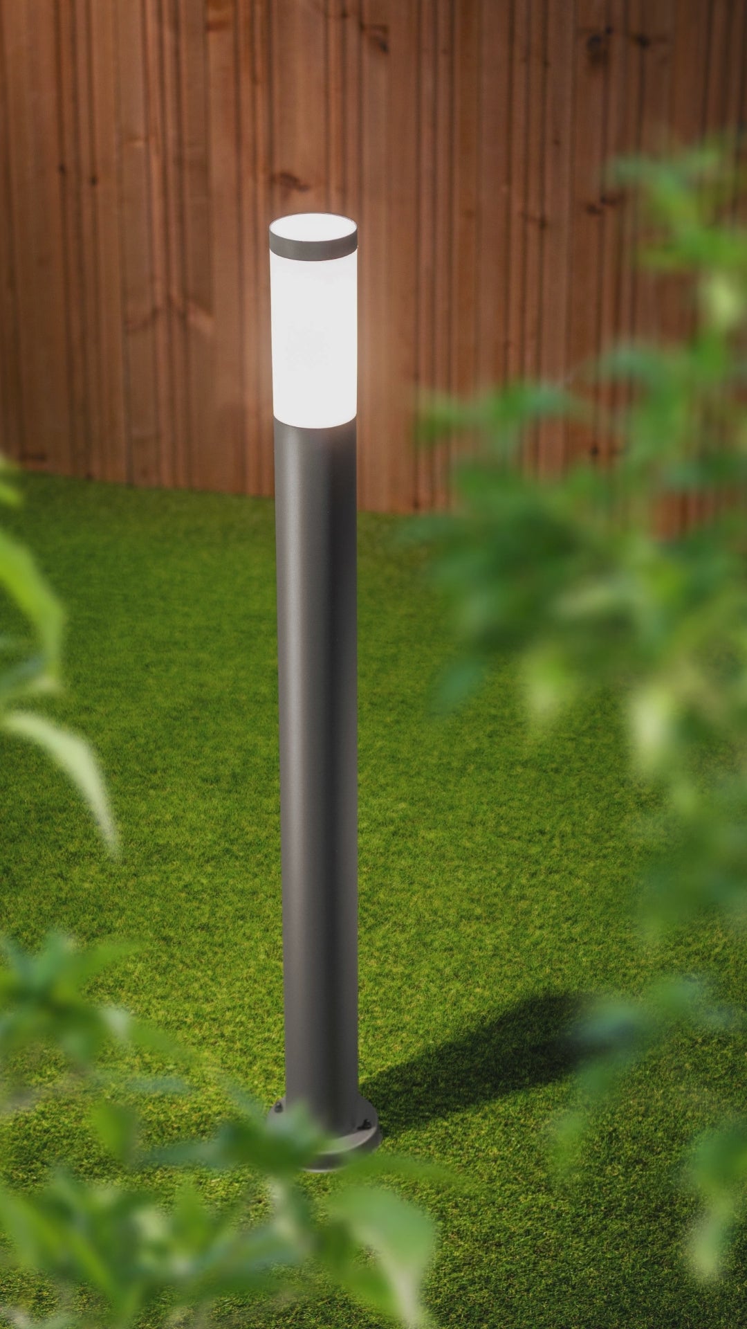 Load video: CGC ROME 1m Anthracite Dark Grey Outdoor Post Light Opal Diffuser