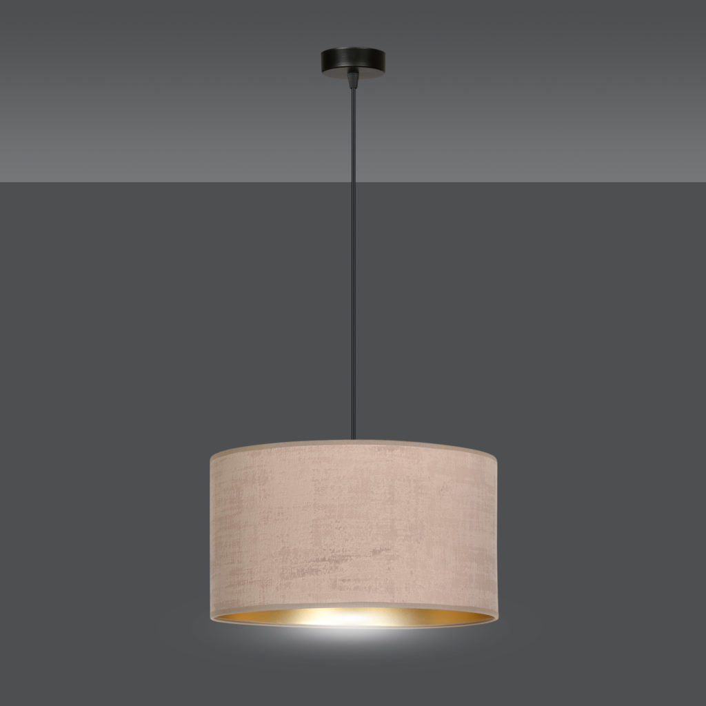 HILDE is the perfect light to complement to a modern and classic interior and would look great above a kitchen island or a table. The lampshades are made of a durable and resistant material with a velor texture with a golden center. It can also be adjusted to your desired height