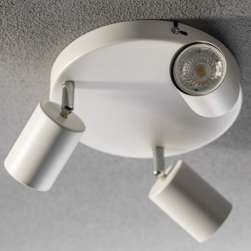 Light up your room with our Jack 3 Light Spotlight Plate, with 3 adjustable light heads allowing you to efficiently provide your space with personalised task lighting to resolve all your lighting needs. Finished in white, this retro inspired ceiling light adds a warm touch of colour to your room, creating the perfect accent lighting feature