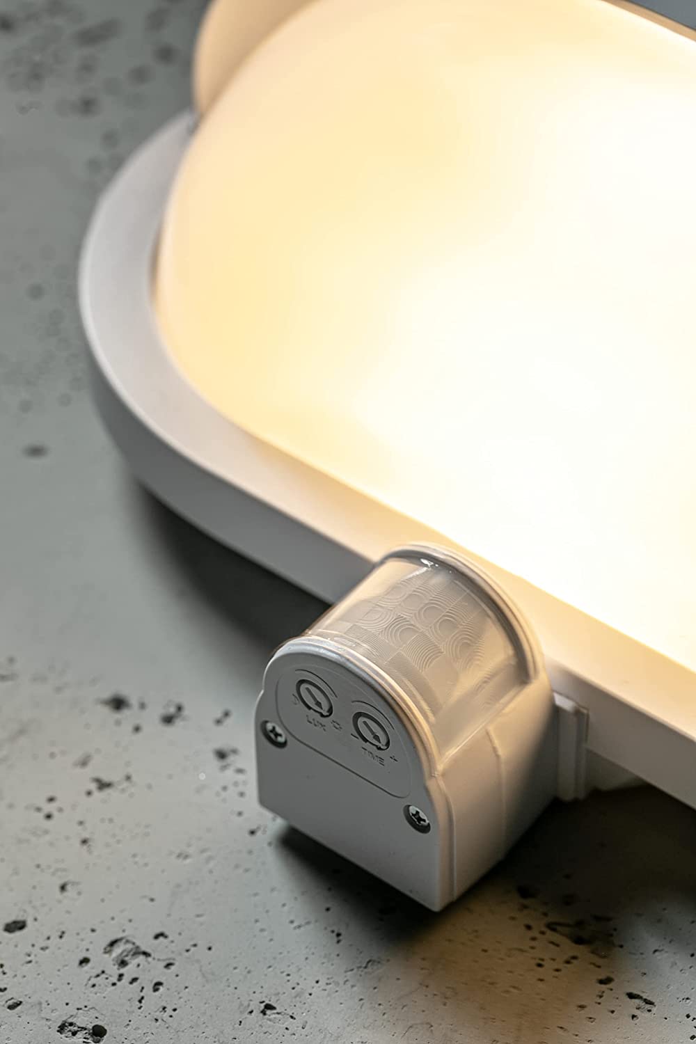 CGC VESPA White Oval Eyelid Bulkhead Wall Light With Motion Sensor