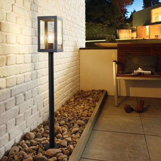 Our Matilda post light creates a beautiful light that illuminates outdoor areas in a pleasant manner with its square clear diffuser. The body of the cylindrical lamp is made of aluminium and has and anthracite finish. When thinking of suitable usage locations driveways, paths, patio area