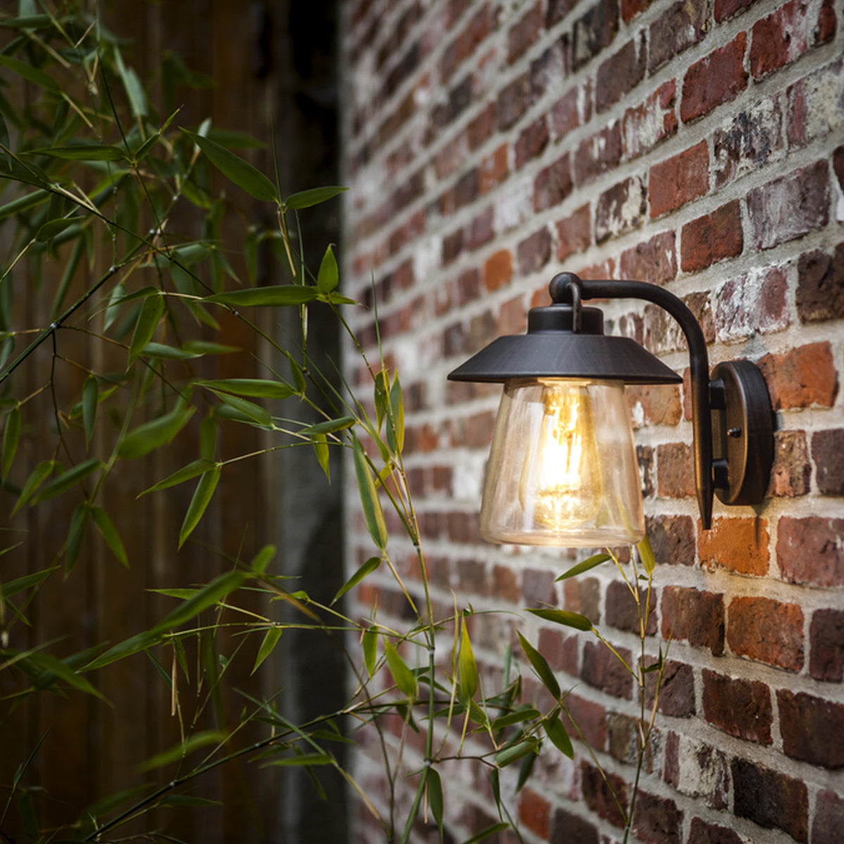 Black matt with washed bronze finish Applicable to walls Vintage styled light with metal framing and weathered looks. E27 bulb (not included), 60W max IP44 Rated for outdoor use, 220-240V mains power, ambient temperature -20 to +30, class 1 Height: 20 cm Width: 22.5 cm Shade Diameter: 17.6 cm