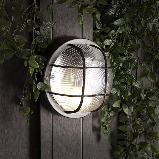 Ronnie cage round bulkhead is an optimal choice for illuminating doorways, patios, porches, driveways, garages, and sheds. Crafted of durable plastic with a glass prismatic diffuser, it offers a timeless aesthetic with reliable performance.