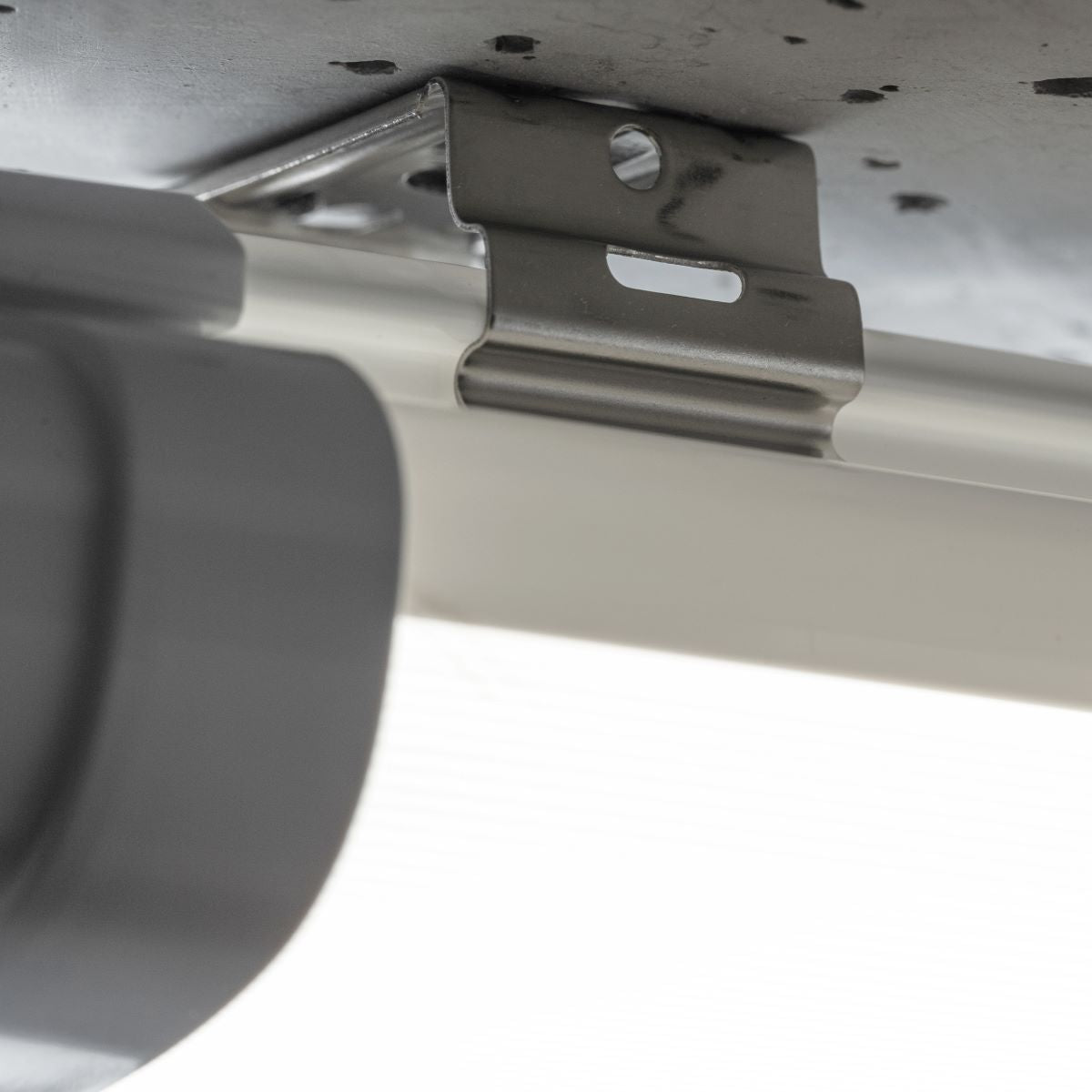 Choose the right product for your needs from our world class range of LED lighting battens. All of our batten lights focus on reliability and energy efficiency. Our LED battens are perfect for lighting garages, warehouses, and other large areas. This light fitting is rated IP 65 which makes the fitting fully weather and waterproof. The airtight fitting allows no dust to enter giving it extra longevity and avoids any dark patches. Modern slim profile with opal diffuser and natural white light output.