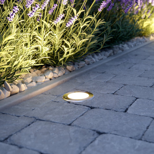 Walkover lamps are a category of products created to complement gardens, paths, driveways and the surroundings of houses. While maintaining full comfort of use, that we can enjoy cosy lighting, increasing safety and at the same time taking care of a refined visual style.