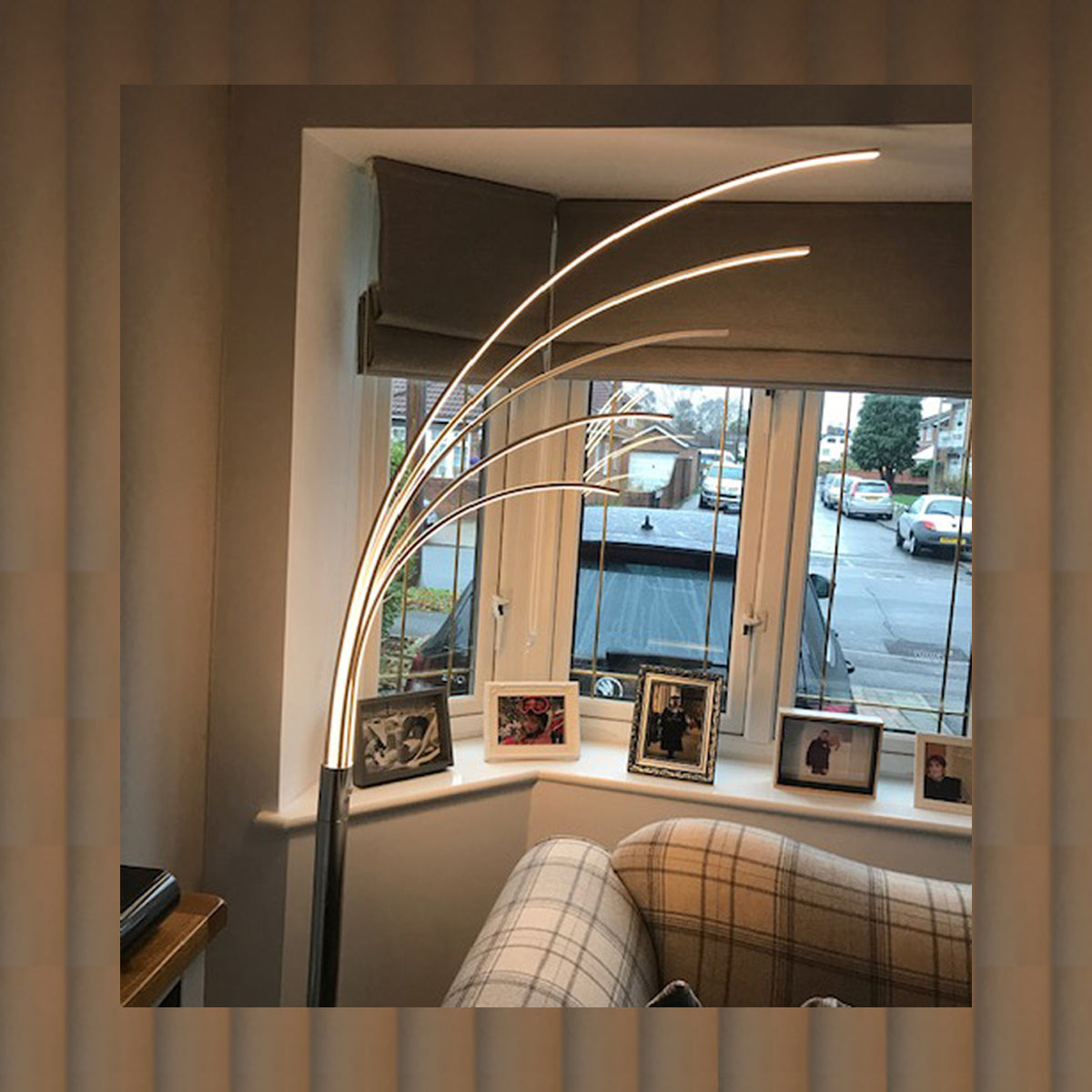 There is no doubt that our Sarah contemporary floor lamp fits in very well with modern settings as the overall appearance of the floor lamp is so minimal. The arched arms are covered with LED strips and therefore offer a beautiful lighting experience for contemporary living areas. The LED technology also ensures that the floor lamp features low energy consumption, whilst still providing bright light.