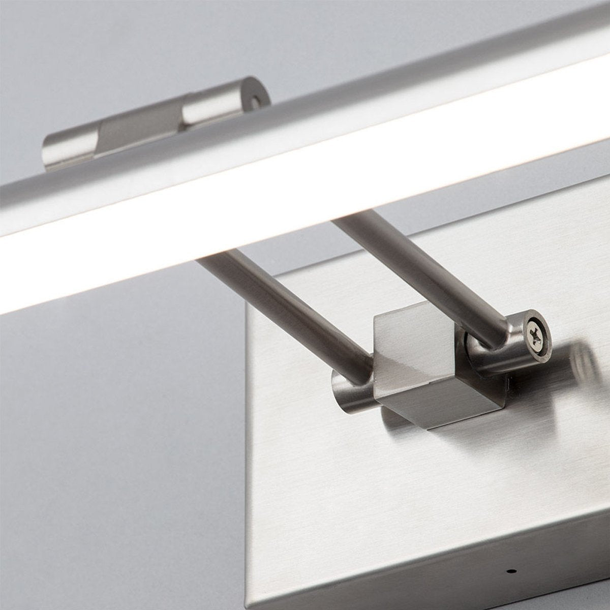 CGC LOIS Satin Nickel LED Over Mirror /  Picture Light With Pull Cord