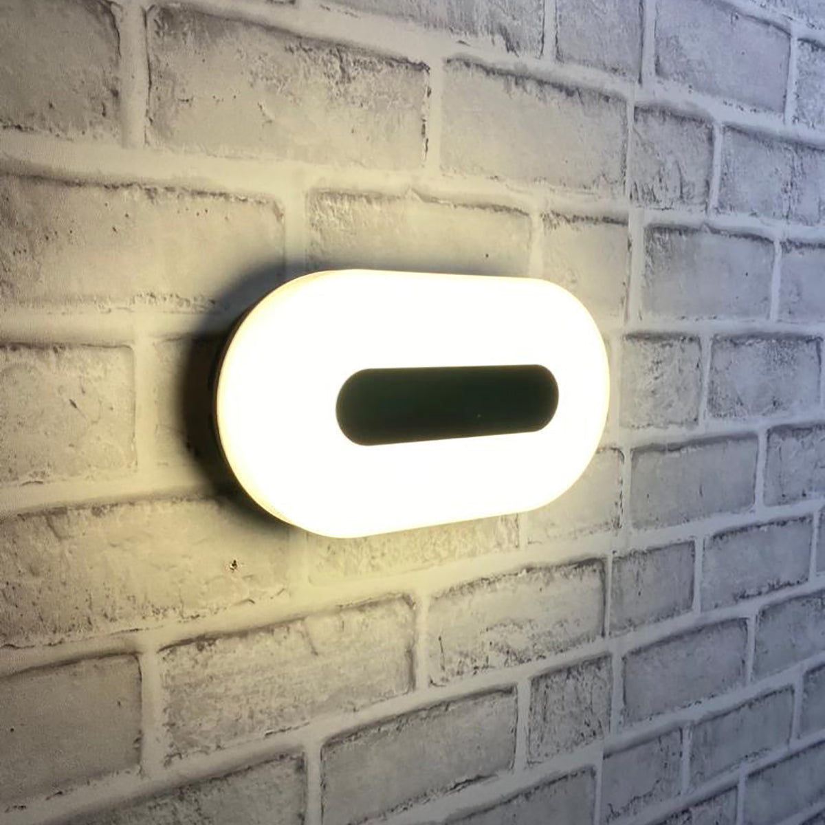 CGC TWISTER Black / White Oval LED Light