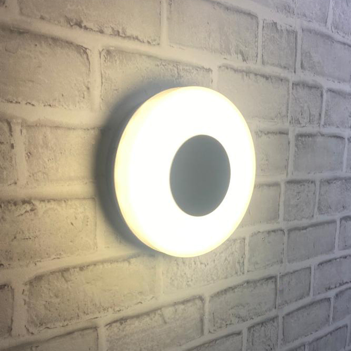CGC TWISTER Black / White Round LED Light