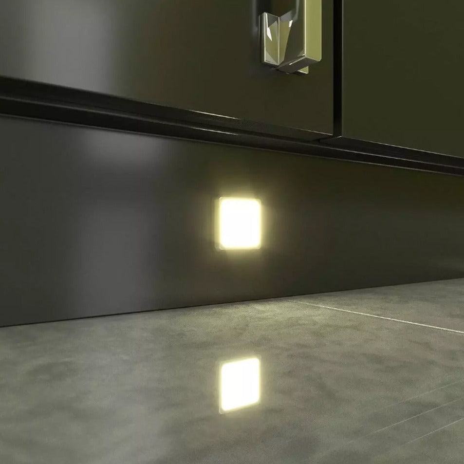 Vegas is a small led light that can be mounted on the wall or even the floor. Ideal for stair lighting. It is made of aluminum and finished with an opal diffuser. It has an IP20 protection which means it is dustproof. Intended for indoor use.  Comes complete with driver/transformer allowing up to 3 lights to be linked together.