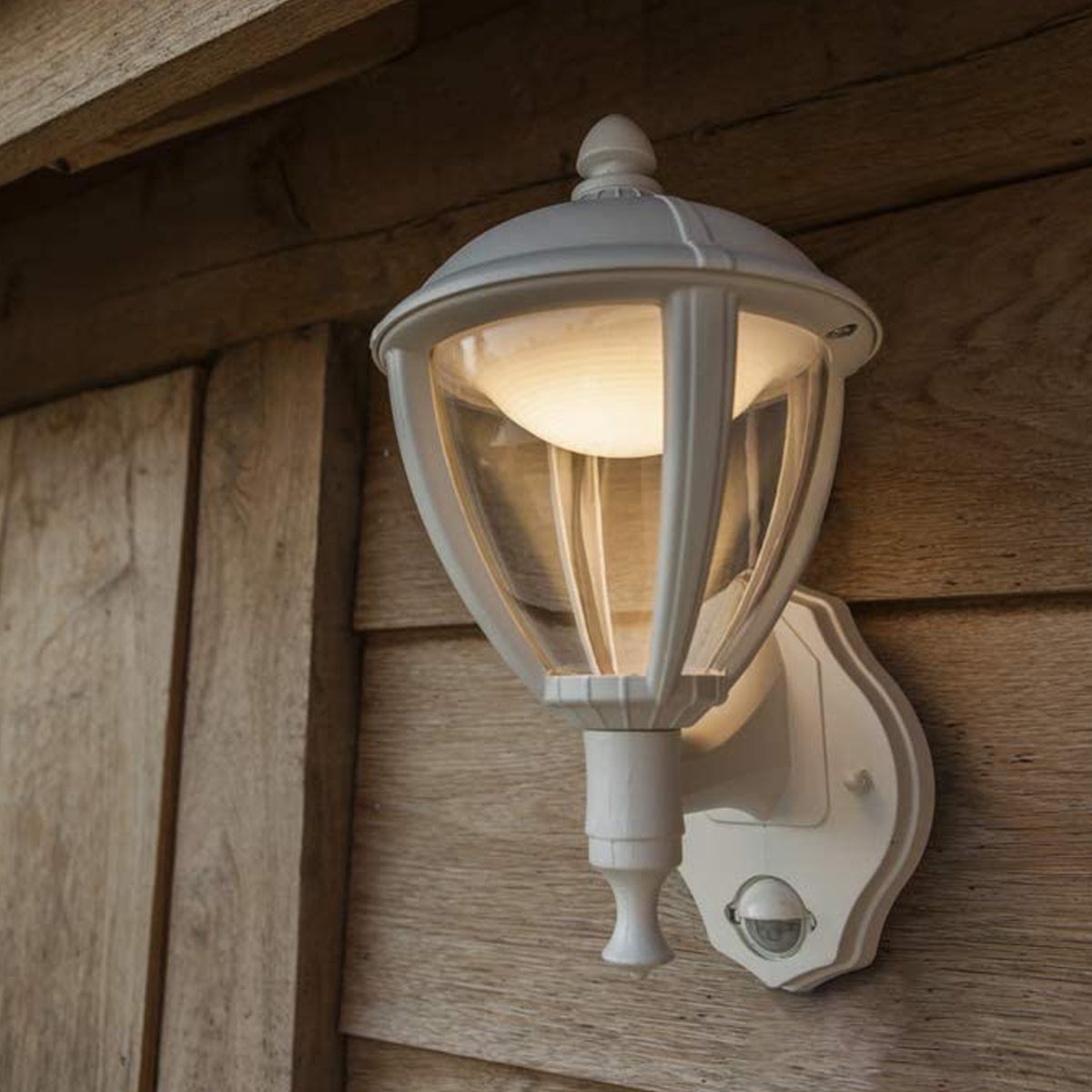 Our Cindy lantern wall light delivers on style and durability and is a smart choice for your exterior lighting. With its white aluminium construction teamed with clear panes, this lantern is hardwearing and rust and weatherproof. Built for life outdoors, it has an IP44 rating which means it can withstand the harshest of weather conditions. For sophisticated yet robust outdoor lighting, our Cindy white outdoor traditional lantern is a strong contender.