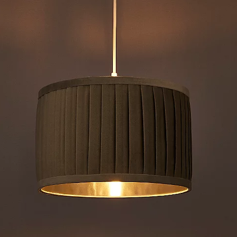 Our green Harper luxury velvet pleated shade is glamorous in appearance and we have designed the shade to suit a range of interiors. Easy to fit, it’s crafted from high-quality green velvet complimented with a silver reflective inner. It's made to fit both a ceiling light or lamp base.